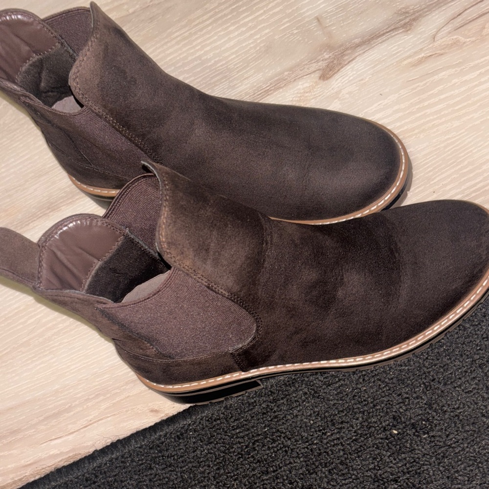 Women’s Brown Suede Chelsea Boots